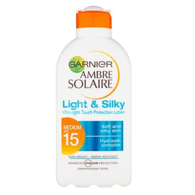 Ambre Solaire Light And Silky SPF 15